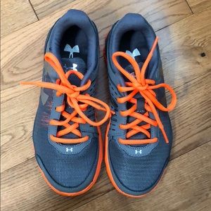 Youth Under Armour tennis shoes (NEVER WORN)